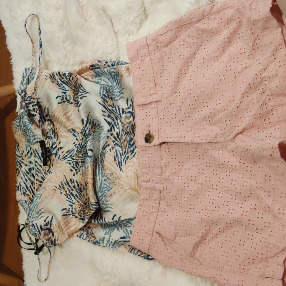 I am selling a outfit pink Old Navy shorts and a forever route 21 shirt